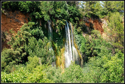 Sillans la Cascade par M.Andries