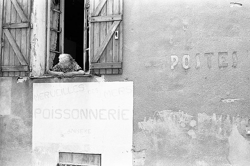 Ya du monde au balcon ! Poissonnerie by Hunchentoot