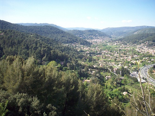 Vue sur Solliès-Toucas et la vallée du Gapeau, depuis Solliès-Ville, Var. par Only Tradition