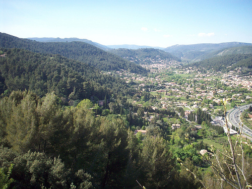 Vue sur Solliès-Toucas et la vallée du Gapeau, depuis Solliès-Ville, Var. by Only Tradition