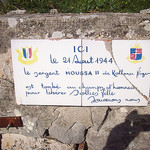 Passant, ne l'oublie jamais. Stèle commémorative, Solliès-Ville, Var. par Only Tradition - Sollies Ville 83210 Var Provence France