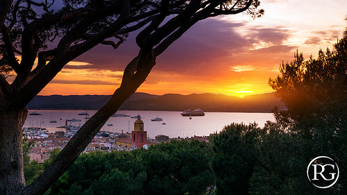 Coucher de soleil sur Saint-Tropez par R.G. Photographe