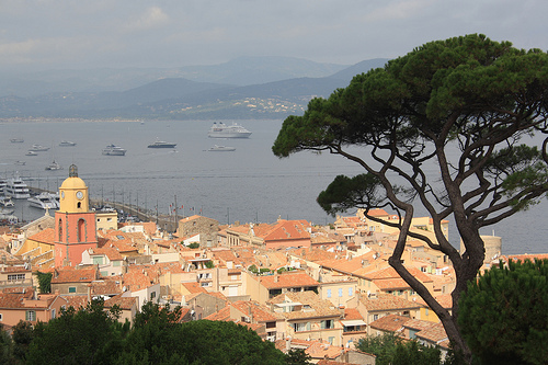 Light on Saint Tropez by HervelineG