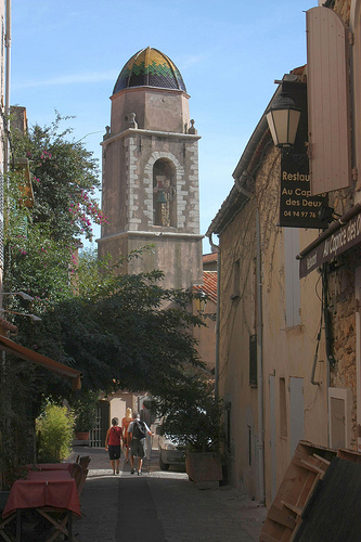 Old streets of St-Tropez by Sokleine