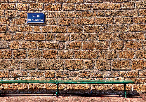 Banc des mensonges à Saint Tropez by lucbus