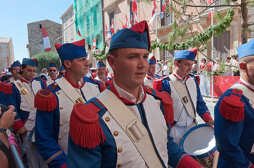 Bravades de Saint-Tropez : uniformes par PUIGSERVER JEAN PIERRE