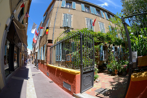 dans les rues de Saint-Tropez par Massimo Battesini