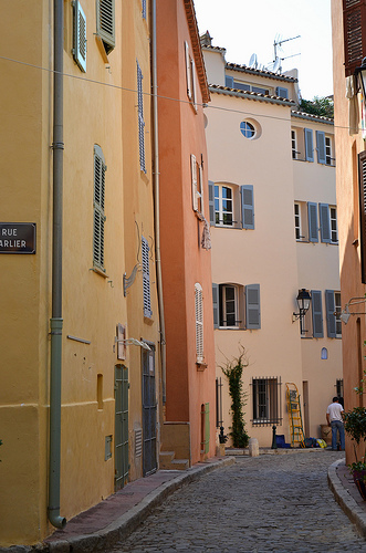 Ruelle pavée toute rose de St-Tropez. by Budogirl73