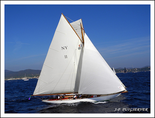 Les régates de Saint-Tropez : voilier de tradition par PUIGSERVER JEAN PIERRE