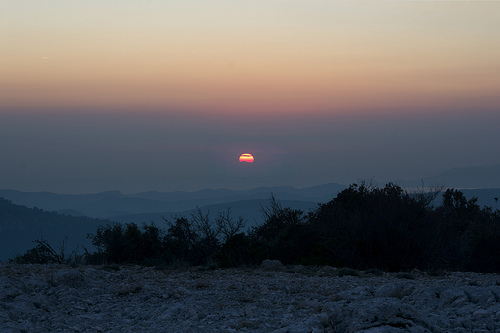 Coucher de Soleil sur le Canigou depuis le Var by bruno carrias