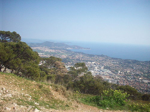 Vue sur Toulon, jusqu'aux îles d'Hyères. Mont Faron, Toulon. by Only Tradition