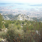 Vue sur Toulon, la presqu'île de Saint-Mandrier, le Cap Sicié. Mont Faron, Toulon. by Only Tradition - Toulon 83000 Var Provence France