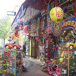 Des magasins de jouets comme il n'en existe plus. par Only Tradition - Toulon 83000 Var Provence France