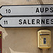 Boîte aux lettres et panneaux de direction par Elisabeth85 - Tourtour 83690 Var Provence France