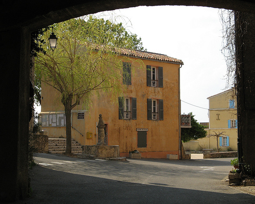 La maison jaune de Tourtour par myvalleylil1