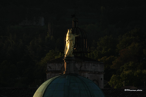 Dôme de la cathédrale St Anne et beffroi à Apt par Rhansenne.photos