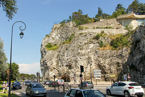 Boulevard de la Ligne - Rocher des doms à Avignon by Meteorry