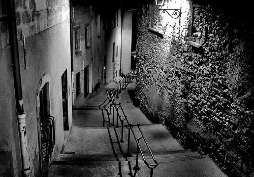 Ruelle - Avignon backstreet B&W by fiatluxca