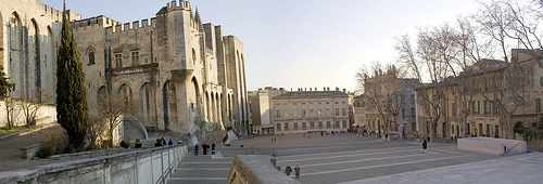 Avignon : Place du Palais en fin d'après midi par cpqs