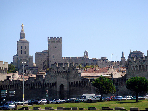 Remparts et Palais des papes d'Avignon by twiga_swala