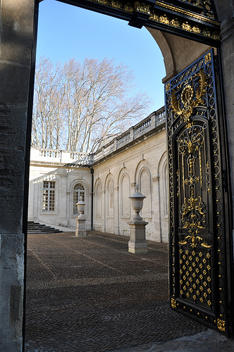 Entrée du Musée Calvet d'Avignon by Laurent2Couesbouc