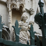 Statue : La vierge et l'enfant par Cilions - Avignon 84000 Vaucluse Provence France