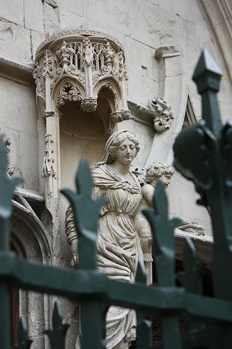 Statue : La vierge et l'enfant par Cilions