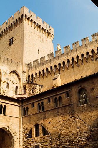 Les créneaux du Palais des Papes par José Schettini Sobrinho