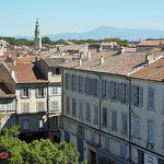 Vue au dessus des toits d'Avignon vers le Mont-Ventoux par Toño del Barrio - Avignon 84000 Vaucluse Provence France