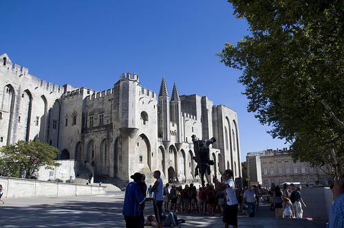 Le Palais des Papes - place du palais by MaJuCoMi