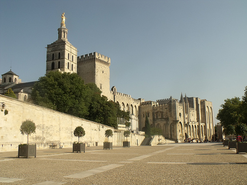 L'imposant Palais des Papes d'Avignon by george.f.lowe