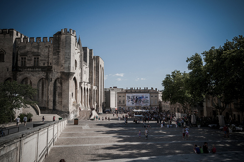 Place du palais des papes par Joël Galeran