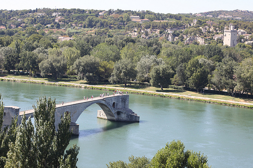 Le Pont d'Avignon... qui s'arrête en plein milieu by gab113