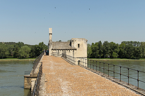 Sur le Pont Saint-Bénézet - Avignon par Meteorry