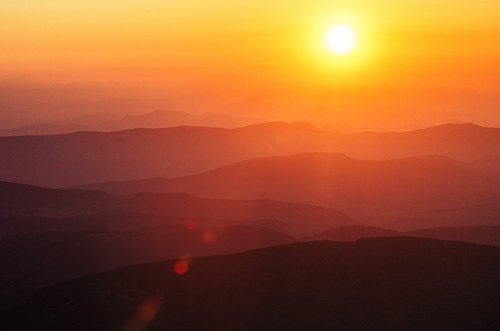 Vue du Ventoux au lever du soleil... par Stéphan Wierzejewski