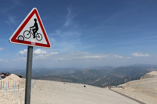 Sommet du Ventoux : attention aux vélos ! by gab113