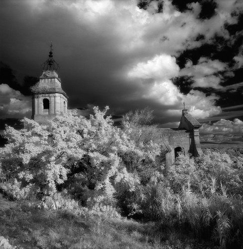 Eglise Saint Pierre - Infrared by schoeband