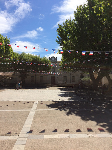 14 juillet à Bedoin - devant l'école municipale by gab113