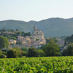 Bédoin... l'église Saint-Pierre domine le village par gab113 - Bédoin 84410 Vaucluse Provence France