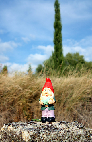 Little dwarf (Nain de Jardin) lost somewhere in Provence by Sokleine