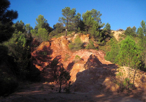 Red earth landscape par Sokleine