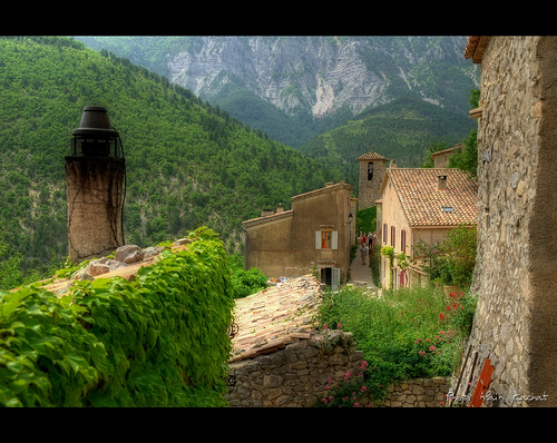 Brantes au pied du Ventoux by Alain Cachat