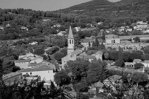 Le village de Cadenet et son église par Lio_stin