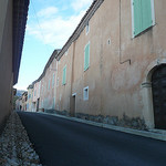 Rue pricipale de Flassan par gab113 - Flassan 84410 Vaucluse Provence France
