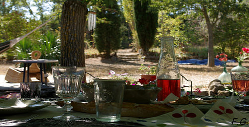 Rosé à l'ombre des cypres - La table... par F.G photographies