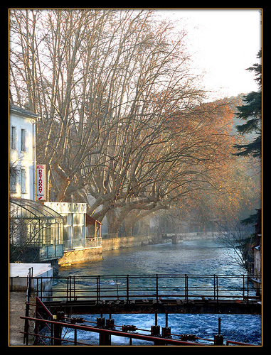 Fontaine de Vaucluse en automne par myvalleylil1