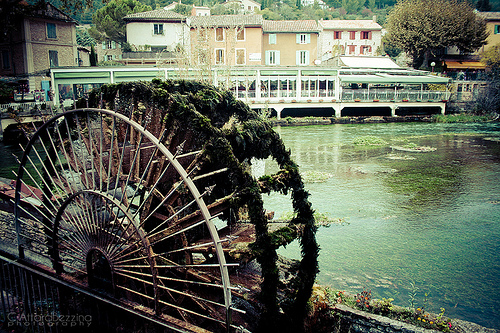 Fontaine de Vaucluse et la Sorgue by claude.attard.bezzina