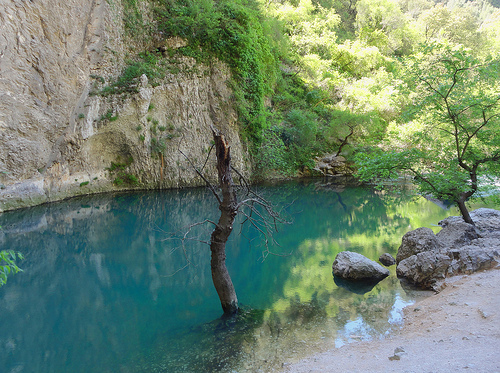 Fontaine de Vaucluse à hautes eaux by Hélène_D