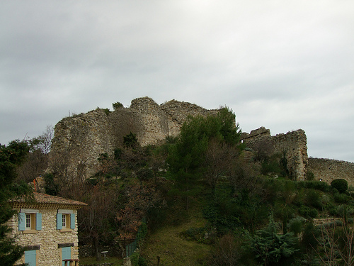 Ruines du château féodal de Gigondas - Vaucluse  by Vaxjo