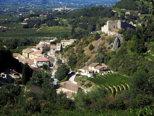 The old village of Gigondas : wine and stones by Sokleine